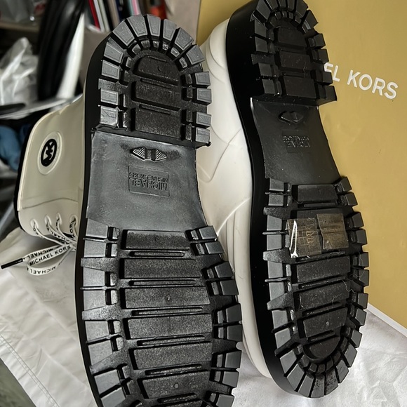 NEW Michael Kors Montaigne women’s size 10 PVC white boot. - Picture 3 of 3